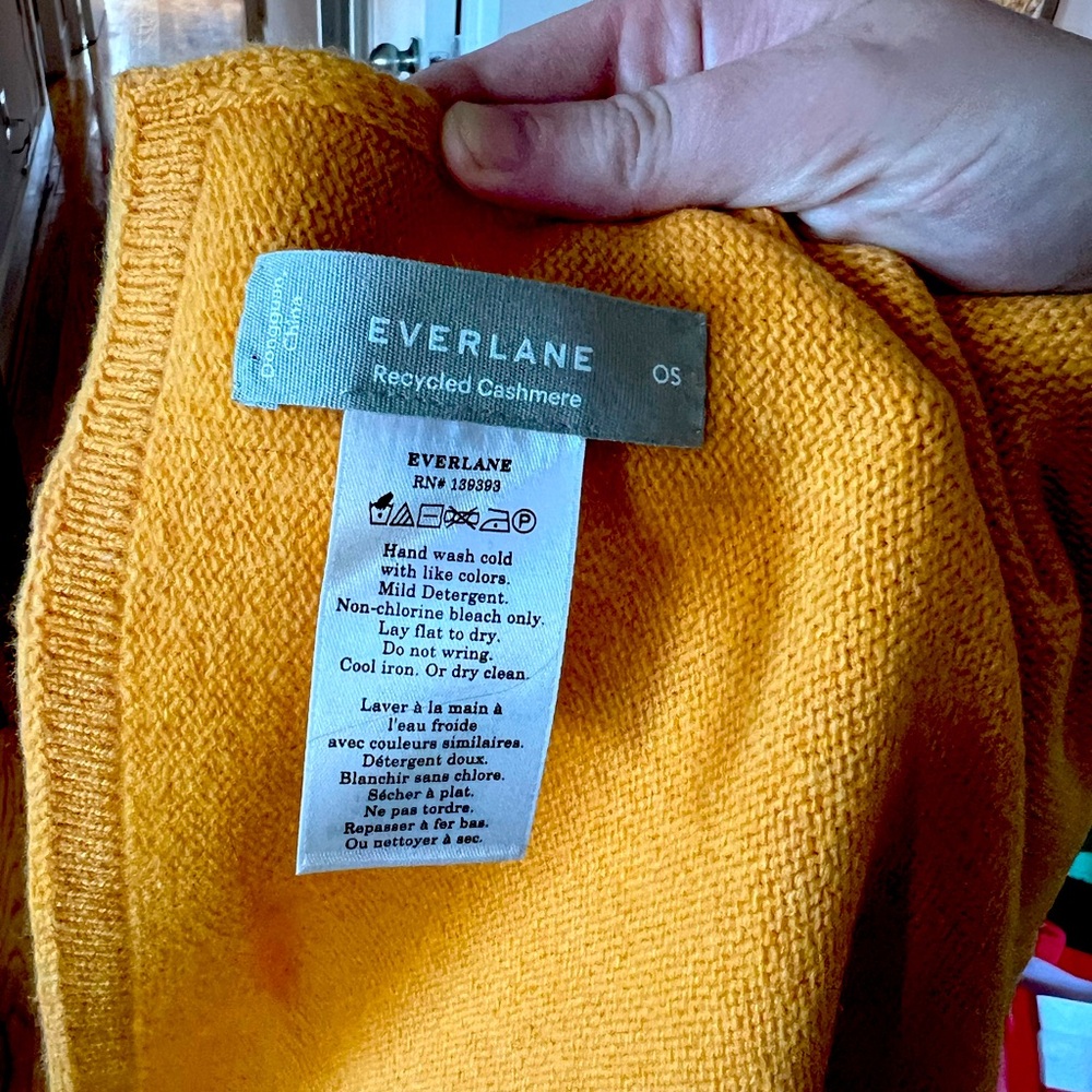 Everlane Cashmere Scarf in Yellow